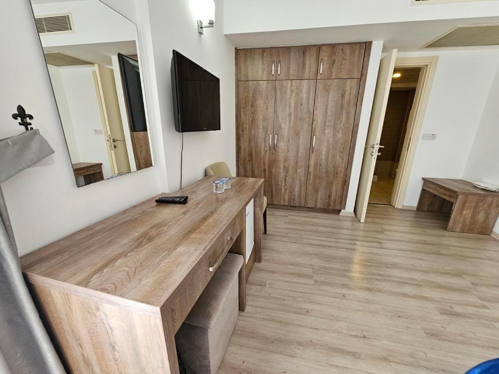 Park Palace Hotel 키레니아 외부 사진