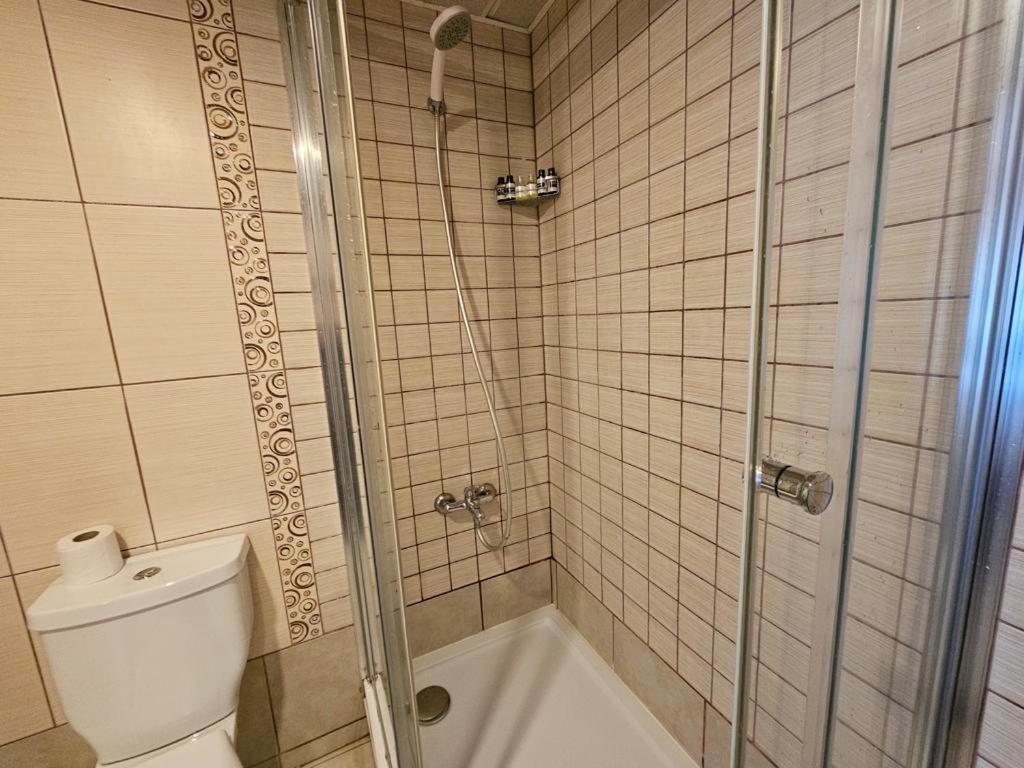 Park Palace Hotel 키레니아 외부 사진