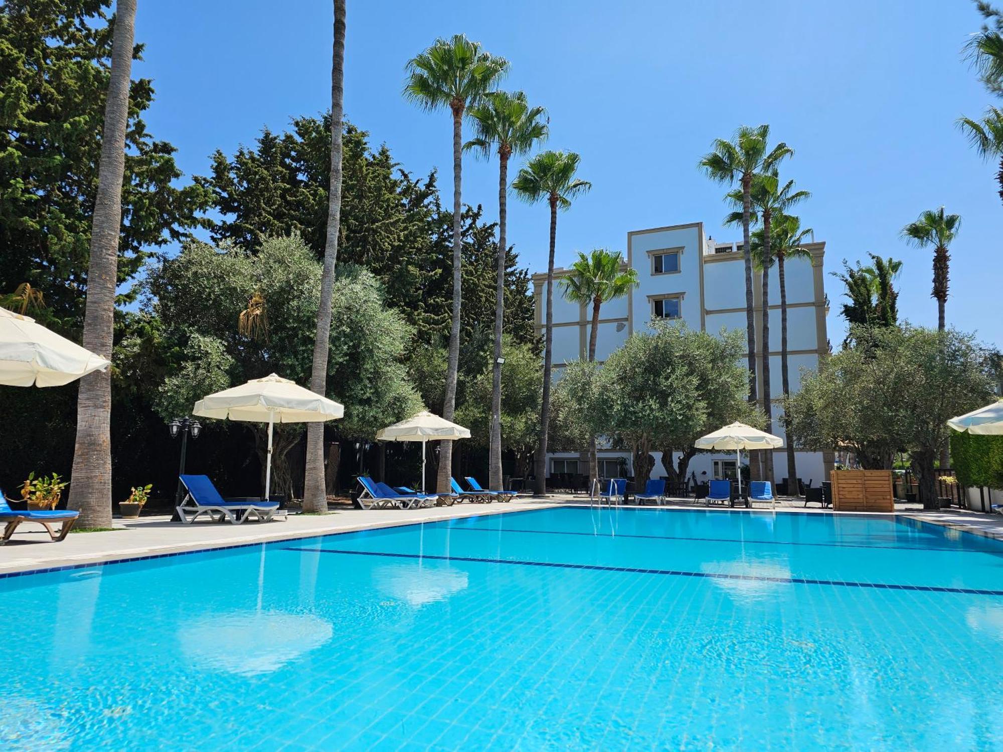 Park Palace Hotel 키레니아 외부 사진