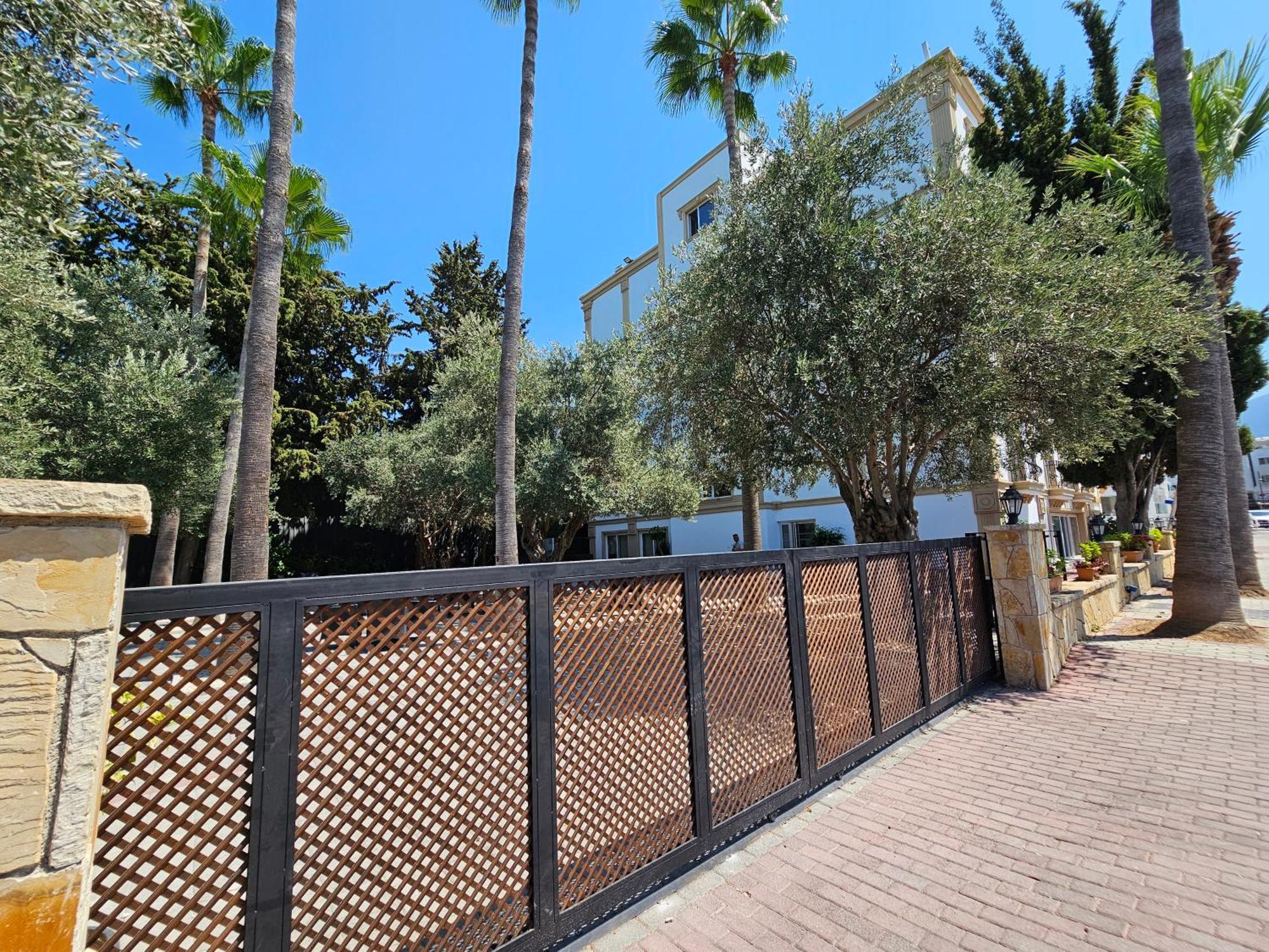 Park Palace Hotel 키레니아 외부 사진