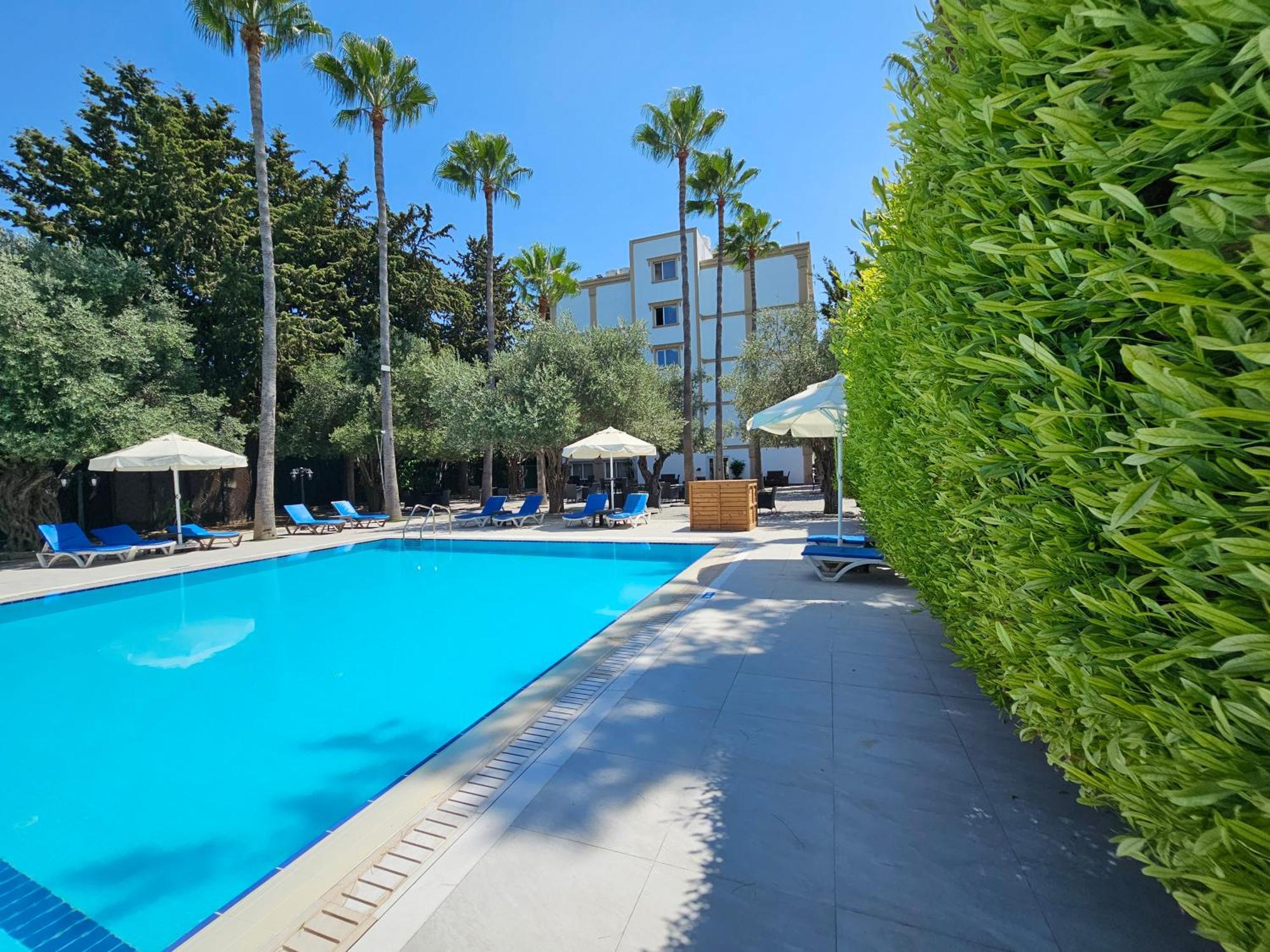 Park Palace Hotel 키레니아 외부 사진