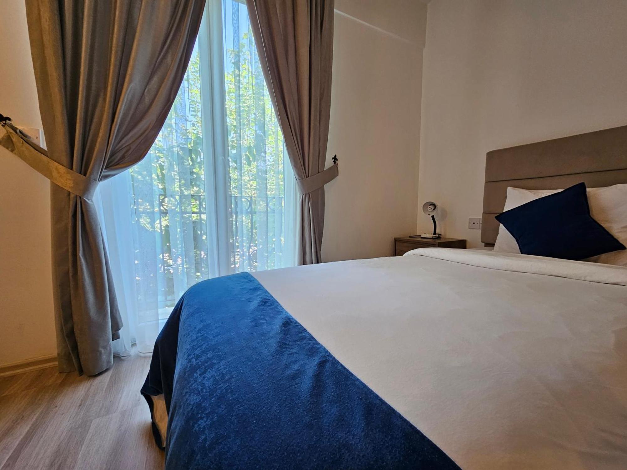 Park Palace Hotel 키레니아 외부 사진