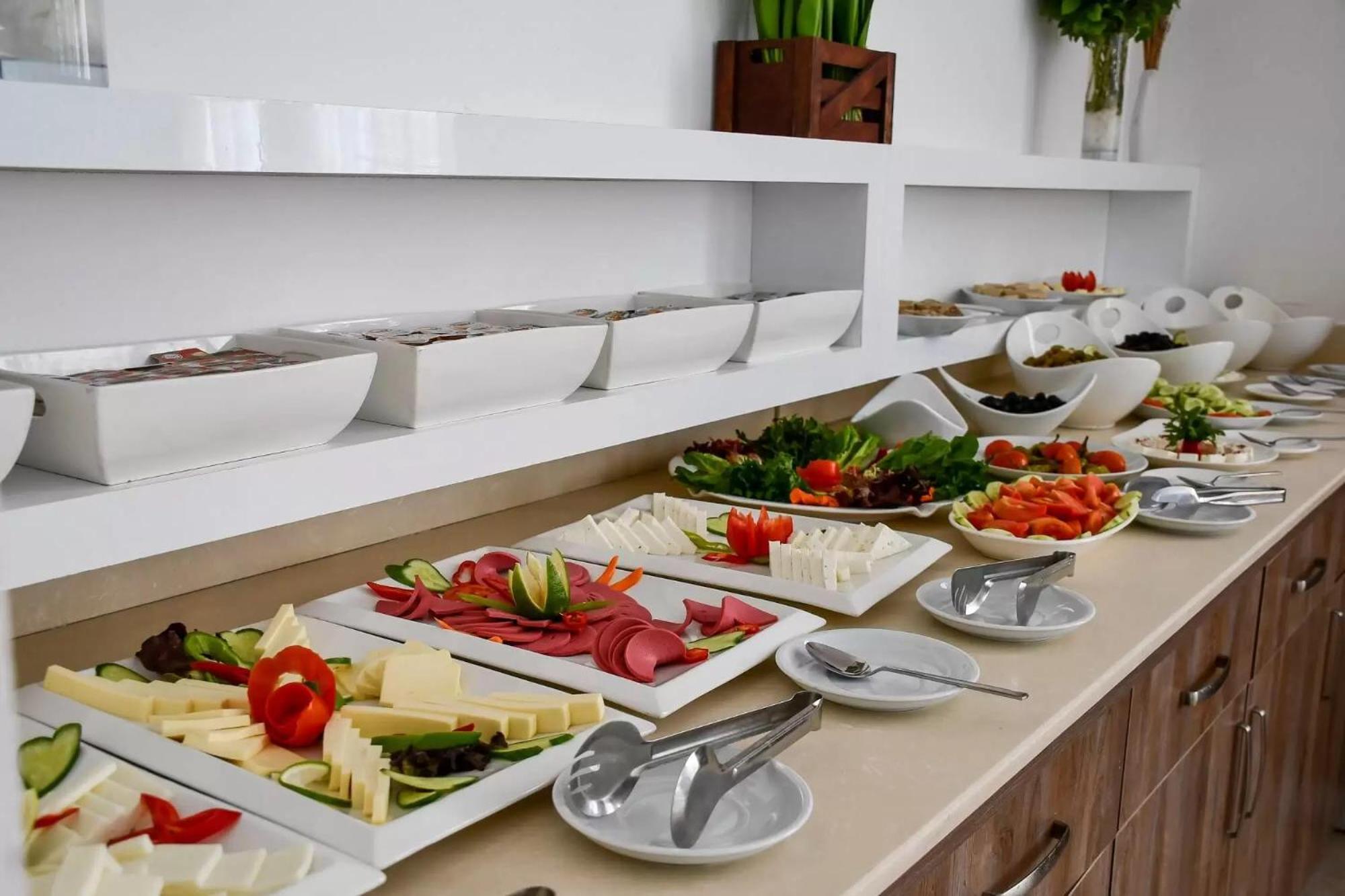 Park Palace Hotel 키레니아 외부 사진