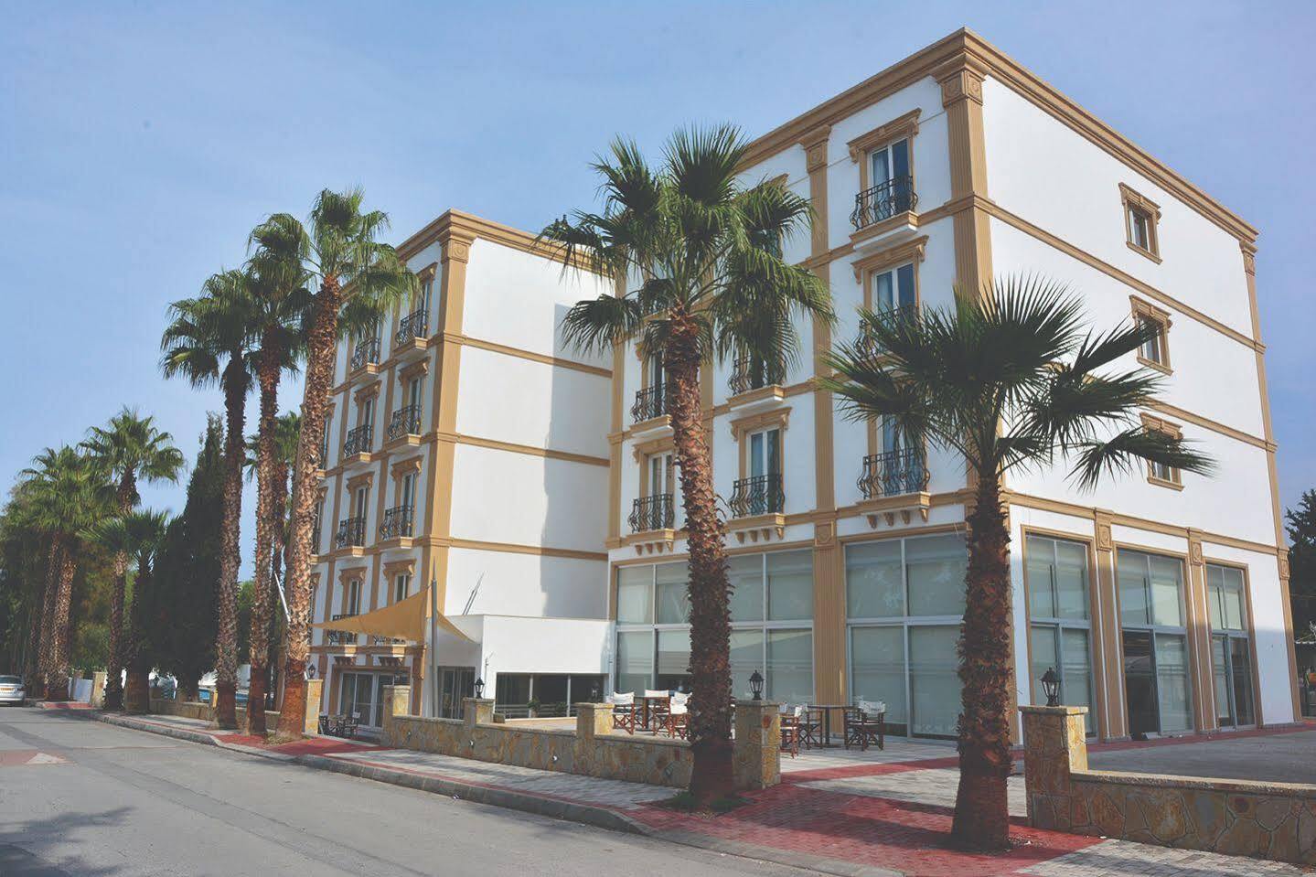 Park Palace Hotel 키레니아 외부 사진